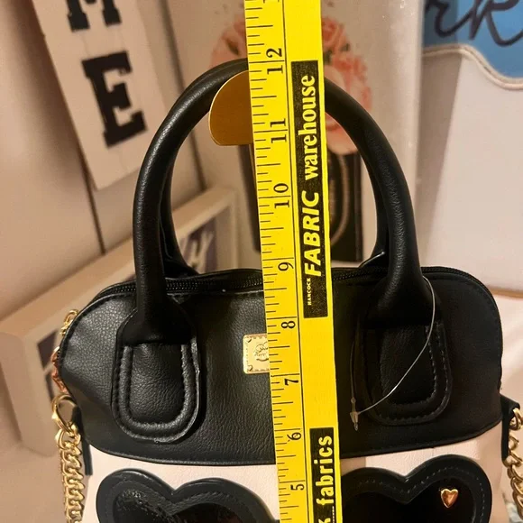 Betsey Johnson NWOT Black and White with Heart Sunglasses crossbody bag - Picture 11 of 12